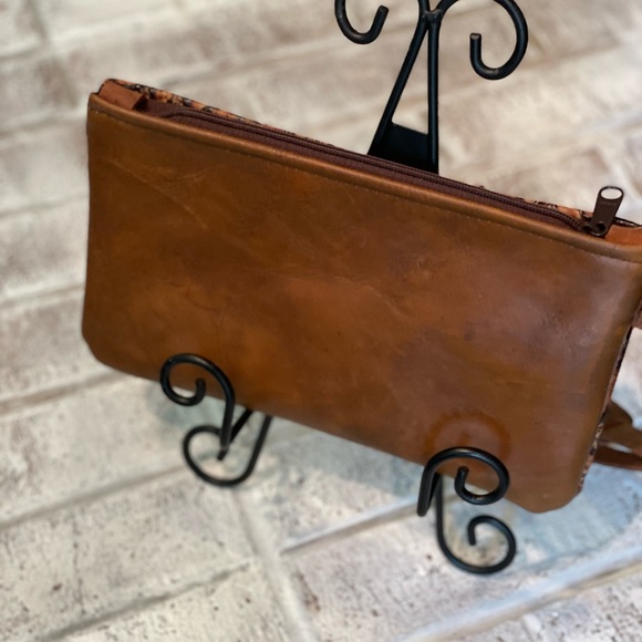 Cowhide brown Wristlet in embossed rose design, detachable strap, zippered - Picture 8 of 11